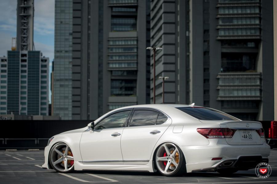  Lexus LS460 on Vossen Wheels (CG-201) 2016 года  (фото 18 из 21)